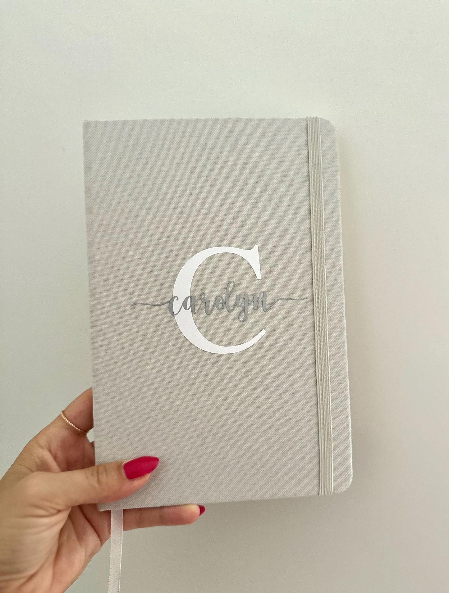 Notizbuch mit Name und Initial