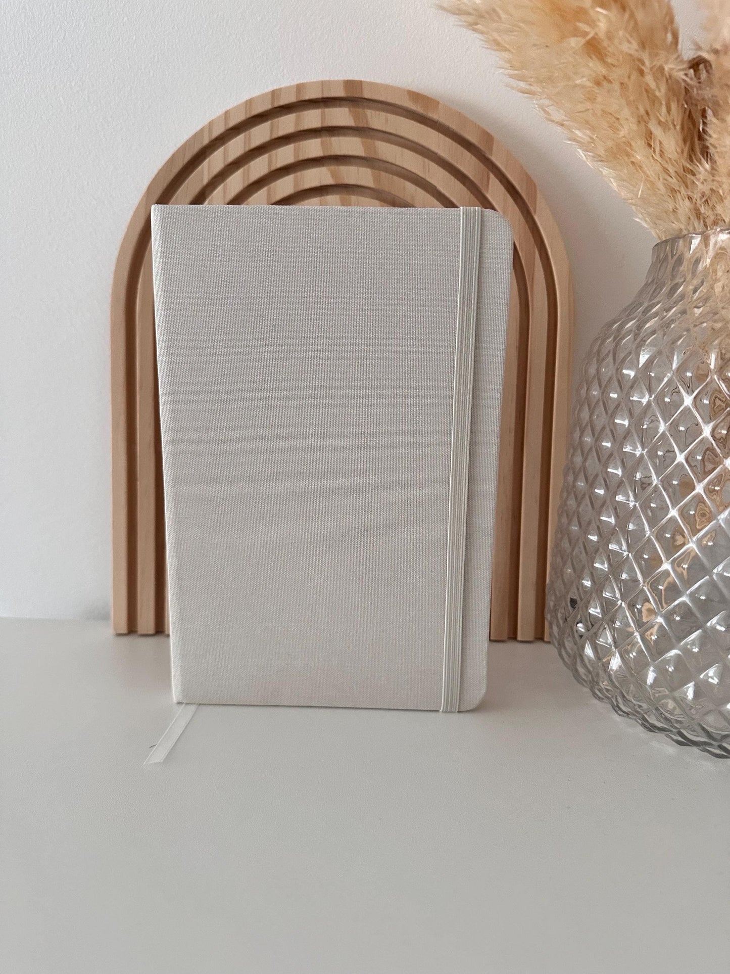 Notizbuch mit Name und Initial
